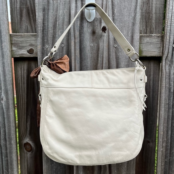 Large Leather Coach Zoe Hobo Bag in cream/ivory - Picture 3 of 14
